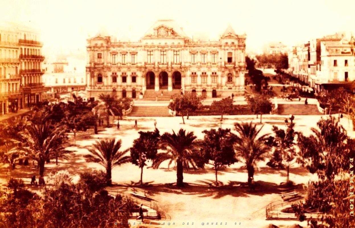PA a- 06- Vue d'ensemble place d' Armes.jpg
